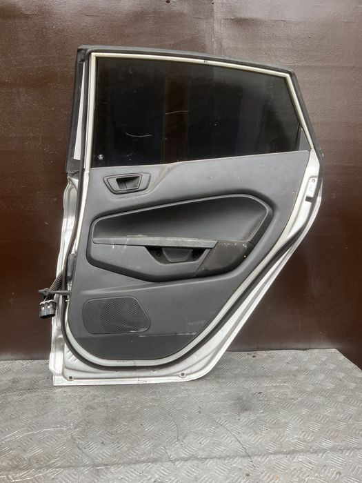 Задняя правая дверь форд фиеста год 14 ford fiesta