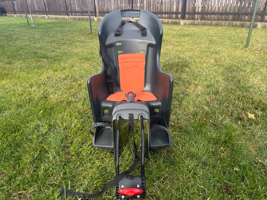 Sprzedam dwa foteliki samochodowe i jeden rowerowy