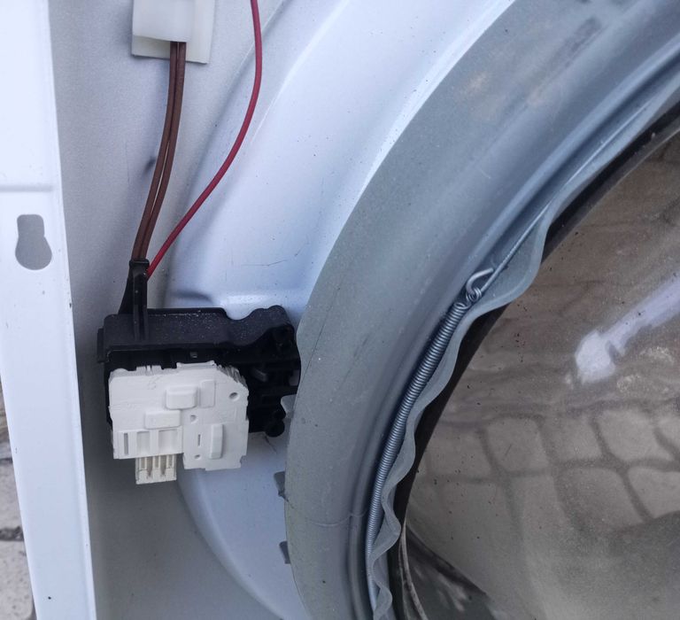 Porta Maquina de Lavar Roupa Indesit - BWE71253