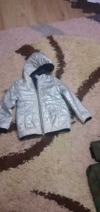 Sprzedam dziewczęcą kurtkę jesiennowiosenną rozm.około 116-122.