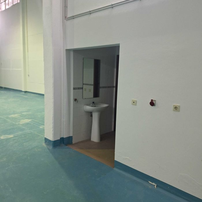 Armazém para arrendamento com 340m² em excelente localização
