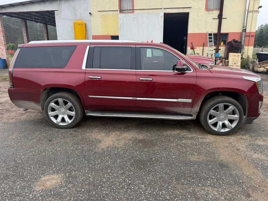 Cadilac Escalade Premium IV rok 2016 7 osób ESV 165 tys.km BEZWYPADKOWY