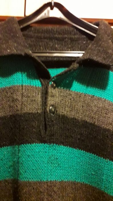 swetr typu polo może  być  damski  jak  i  męski