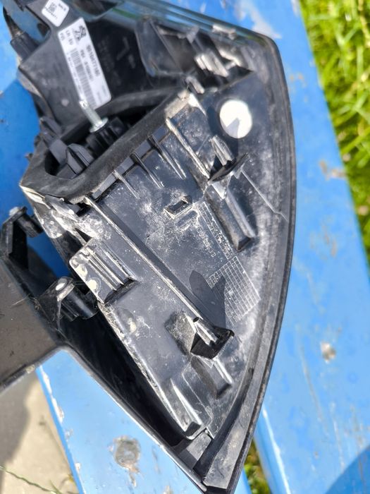 Lampa tylna lewa (w błotnik) Peugeot 3008