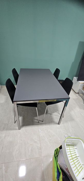 Vendo mesa com 4 cadeiras