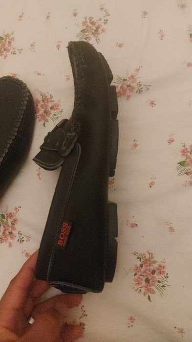Sapatos da marca Boss de boa qualidade, tamanho 41.