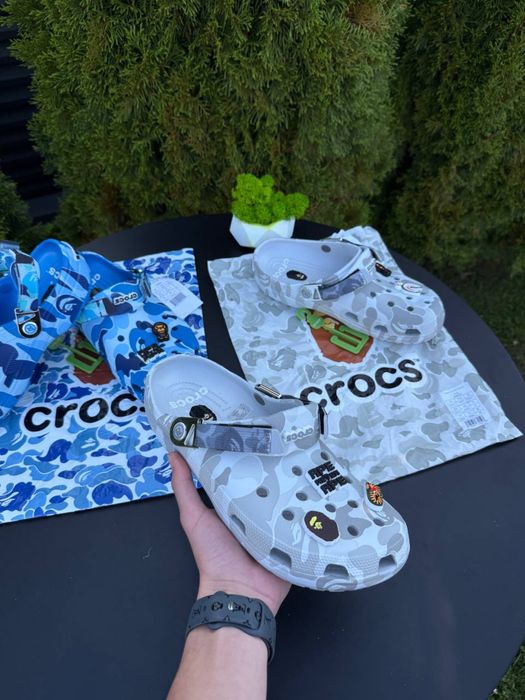 Crocs x BAPE Camo сабо унісекс сині/сірі | Літні крокси з джибітсами | Тапки трендові | тапочки на літо | Крокси Бейп Сірий/синій