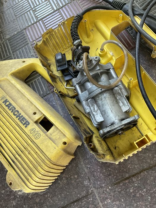 Продам насос для Керхер металлический( не пластмасс)