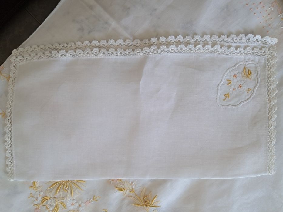 Toalha de linho, renda e cambraia