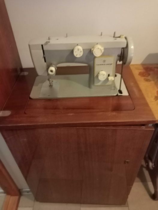 Швейна машинка Чайка.