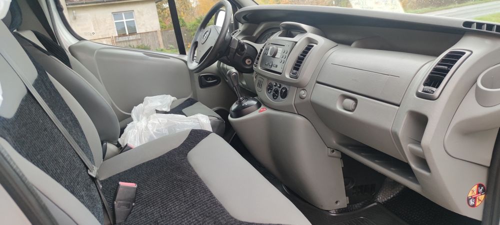 OPEL VIVARO 6cio osobowy, automat dofinansowany 2009r