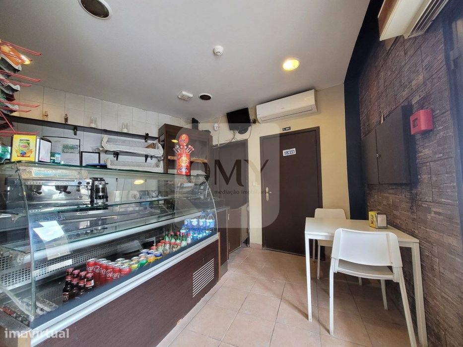 Trespassa-se Padaria em Pleno Funcionamento