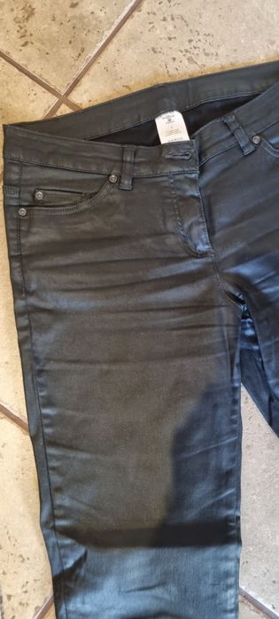 Spodnie damskie czarne woskowane