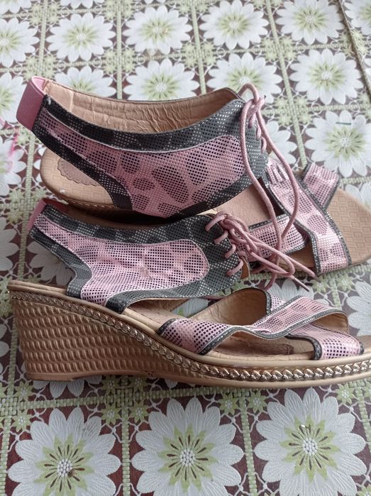 Босоножки и туфли