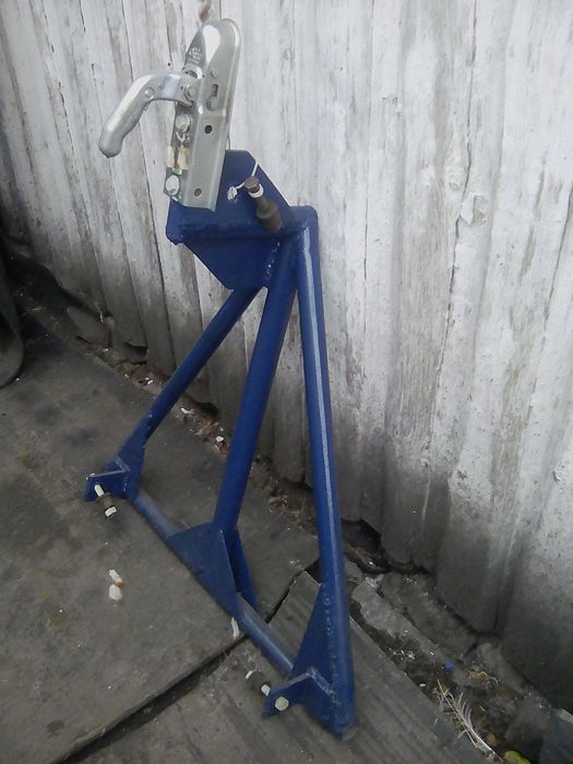 Жосткая сцепку для буксировки авто.