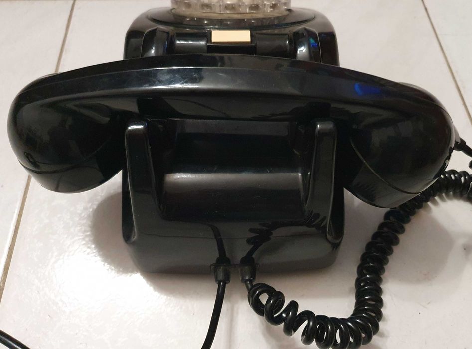 Telefone analógico, antigo, preto, com comutador - vintage