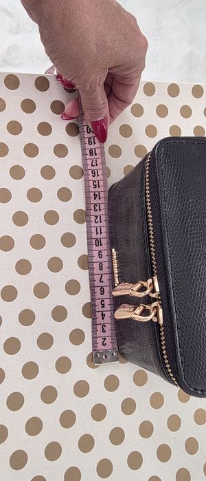 Szkatułka na biżuterię z welurowym wnętrzem