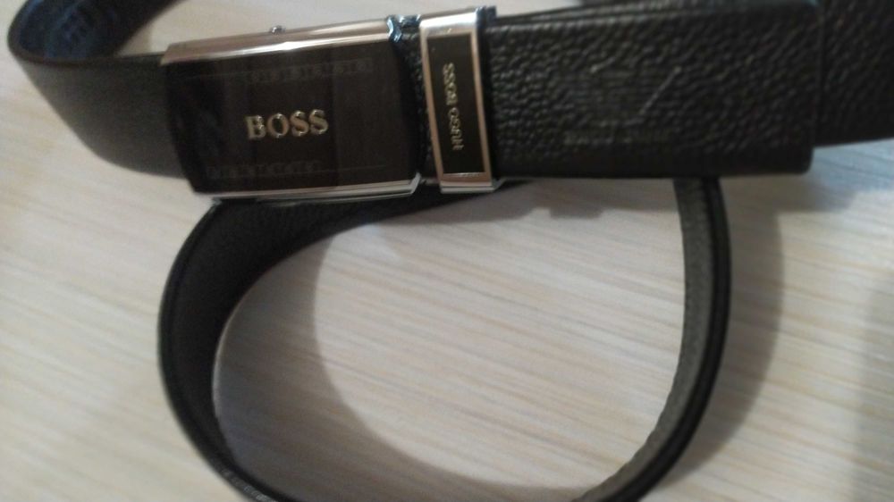Hugo Boss ремень.