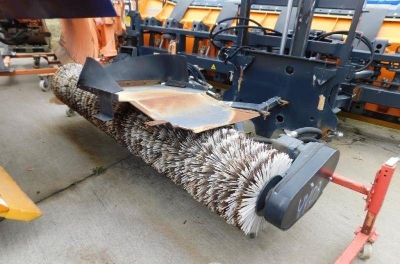 Щітка снігоочистна