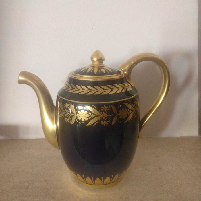 12 Bules em porcelana decorados a ouro. Arte maravilhosa