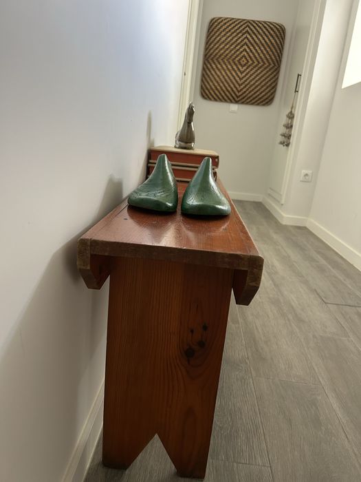 Banco rústico de madeira em optimo estado.