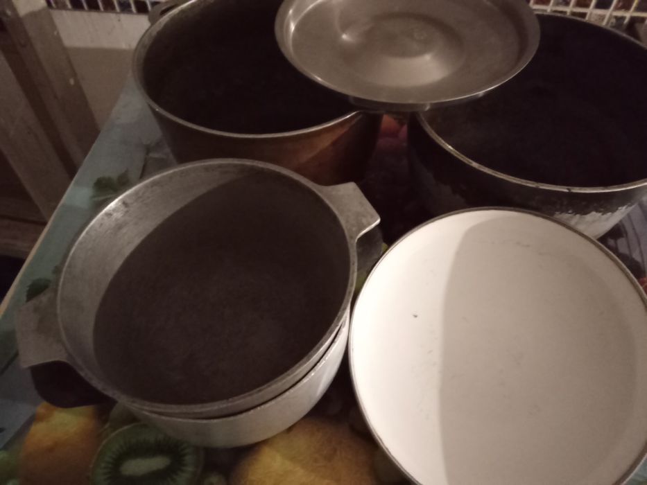 Сковорода большая из нержавейки и другие сковороды,чугун ,крышка.