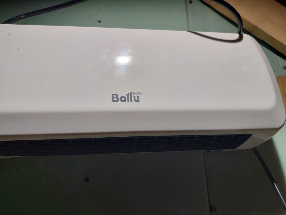 Тепловентилятор  настенний