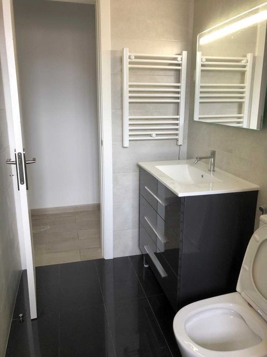 T2 Renovado para Arrendamento – Campolide, Lisboa