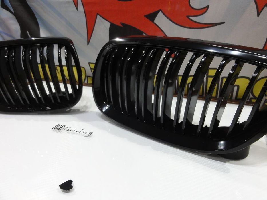 Grelha frontal BMW E92 / 93 06-10 M4 look / dupla lâmina em preto piano brilhante