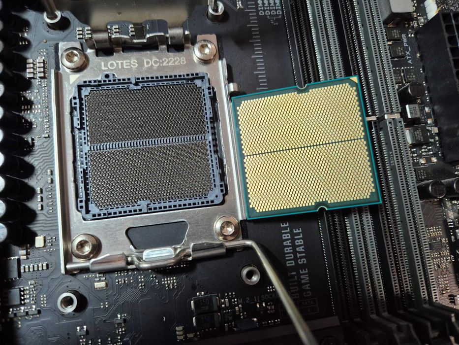 ігровий сет Ryzen 7 7800X3D+плата ASUS TUF X670E Gaming PCIe 5.TradeIN