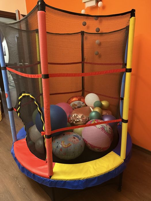 Trampolina 140 cm stan bdb TANIO + piłki