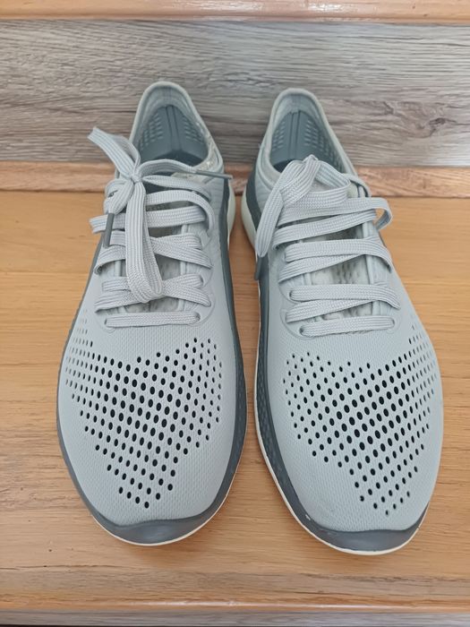 Lekkie wygodne męskie  buty sneakersy CROCS r.42. Stan bardzo dobry.
