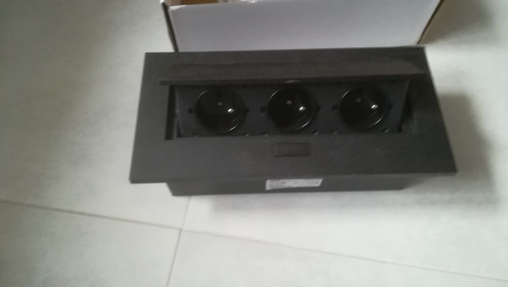 Potrójny kontakt do blatu