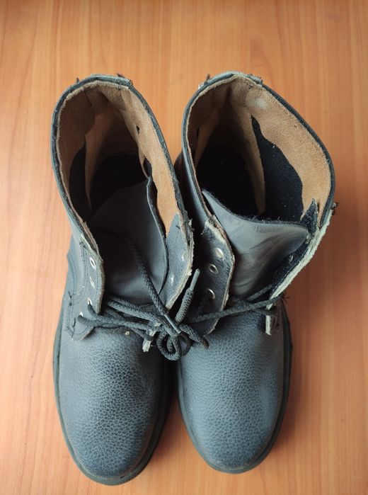 Робочі черевики різні