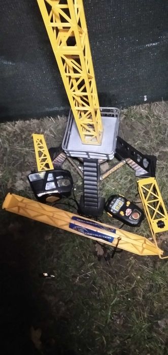 Игрушечный строительный кран