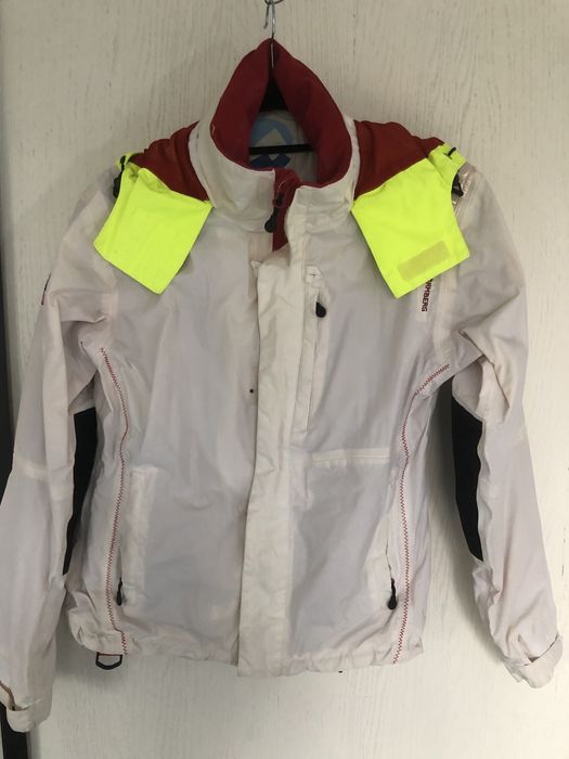 Biała kurtka sportowa damska