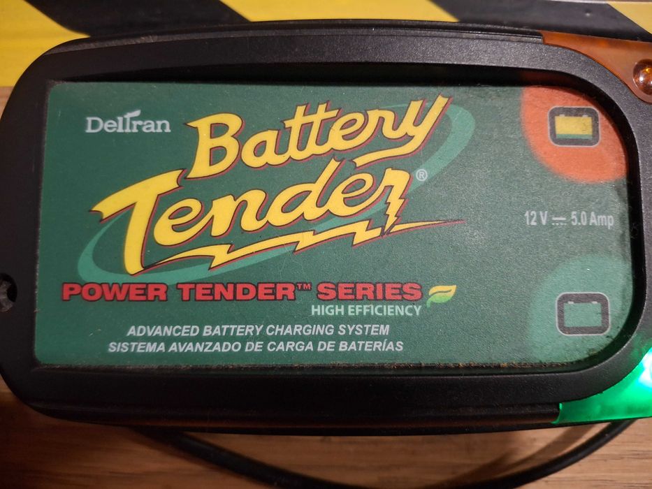 Carregador e Mantenedor de Bateria Profissional Battery Tender 12V 5A – Como Novo
