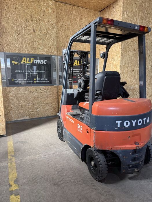 Empilhador eletrico Toyota! Como novo!