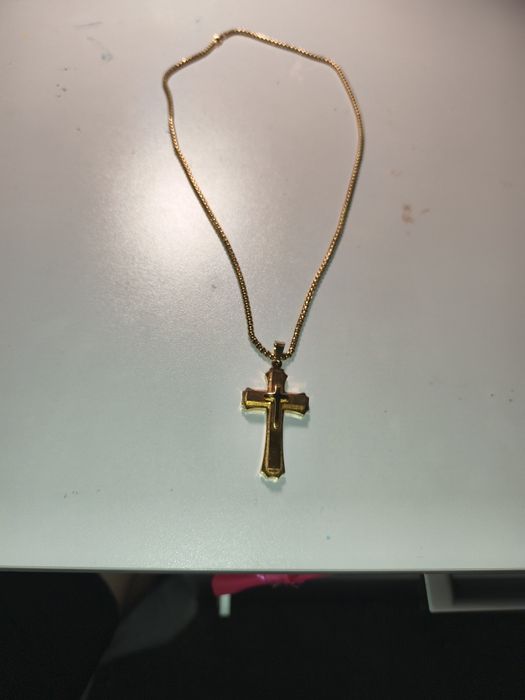 Naszyjnik z krzyżem