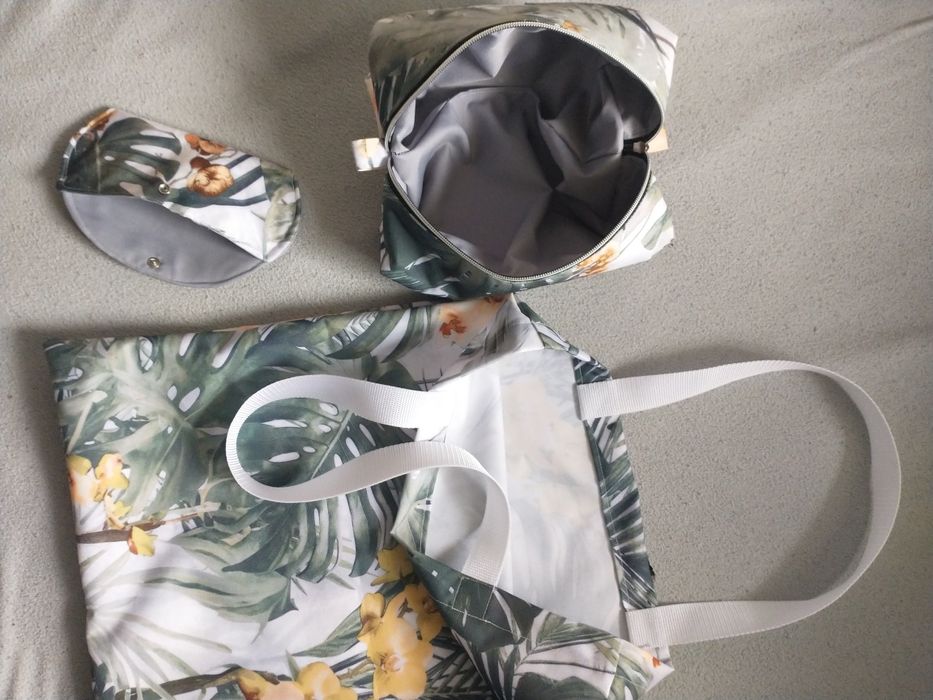 Duża kosmetyczka wodoodporna  Handmade. Prezent. Monstera