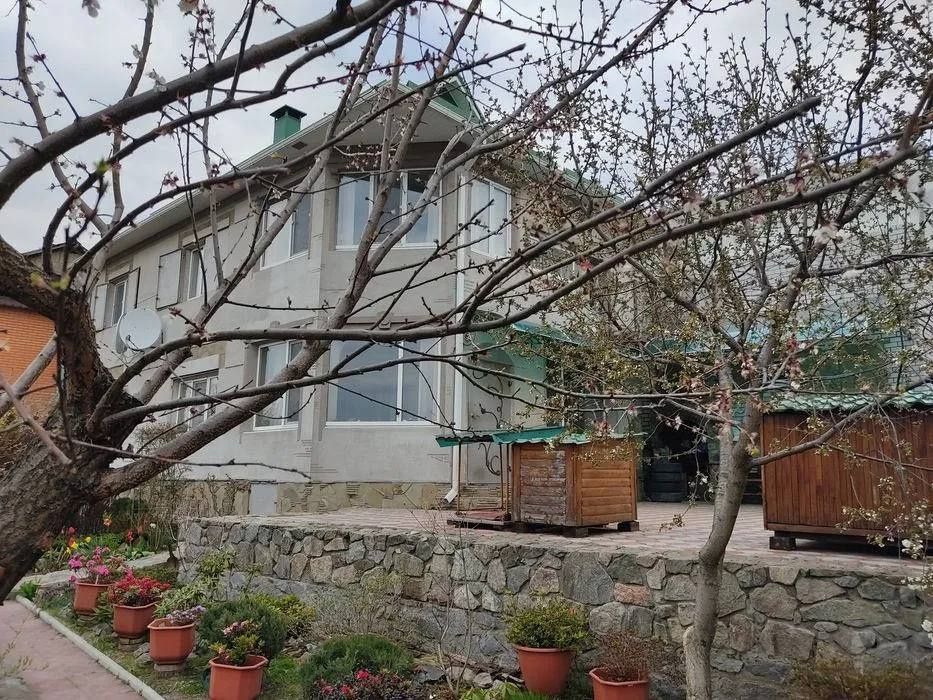 Продам  дом  Ямбург Днепровое с ремонтом