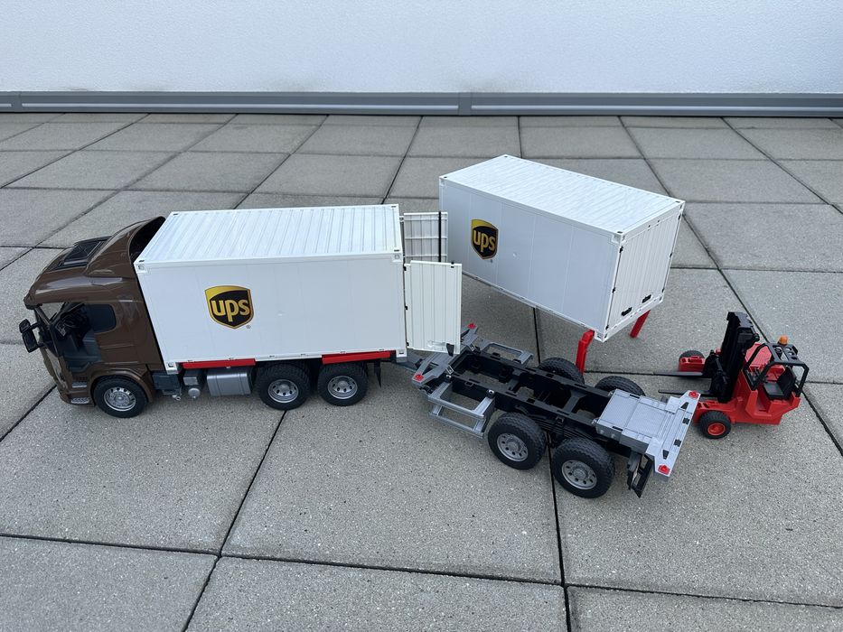 Bruder Scania UPS + przyczepa + widlak