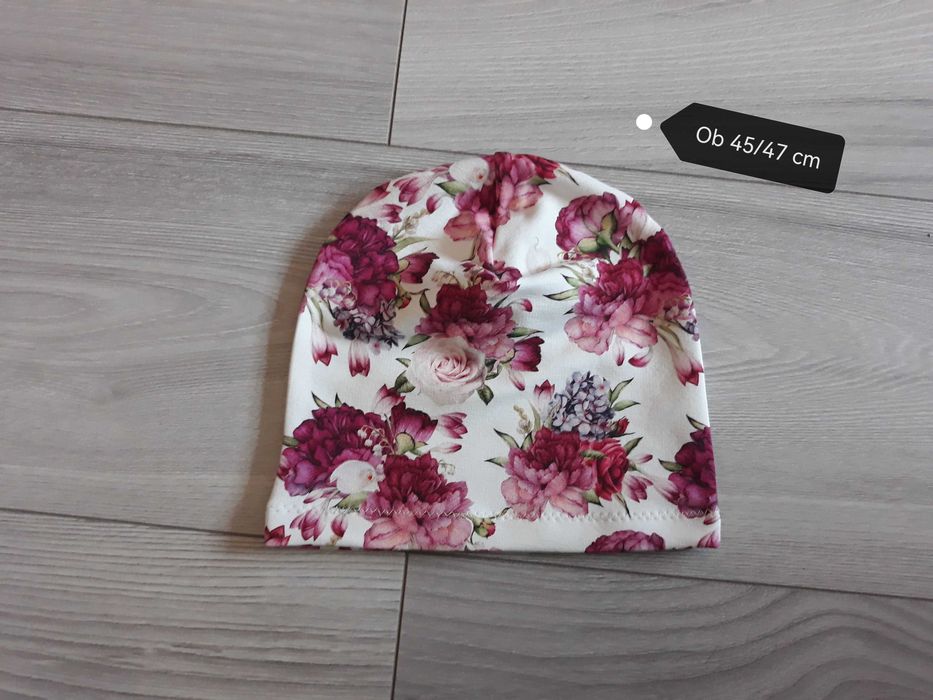 Wiosenna czapka na obwód głowy ok 45/47 cm na wiek 1/2 lata