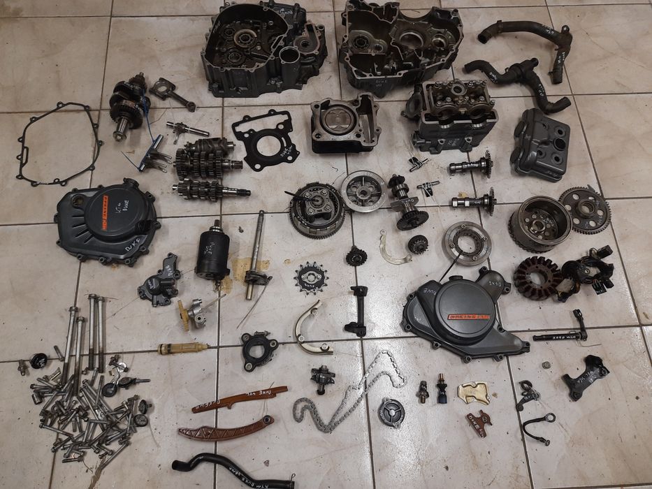 Ktm 125 Duke silnik części głowica cylinder skrzynia iskrownik sprzęgł