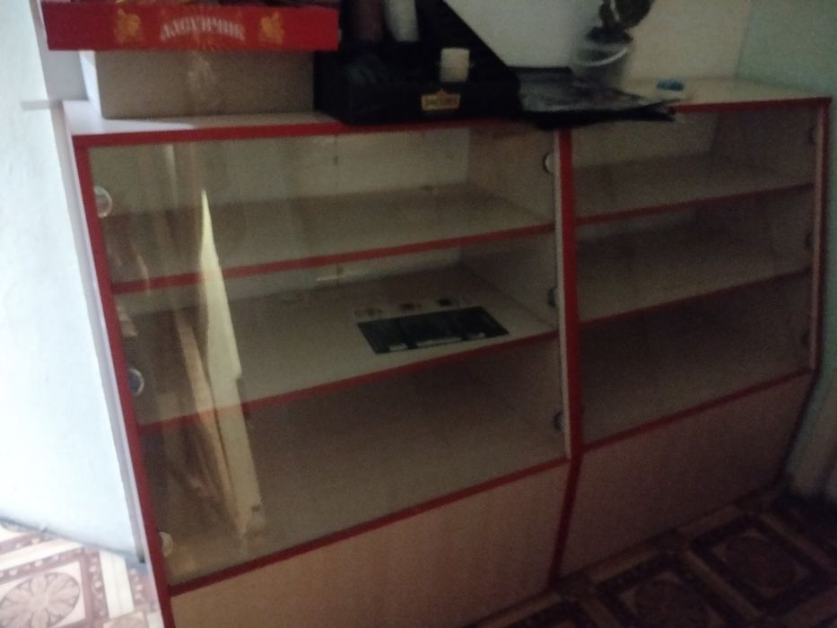 Продам меблі для магазину.