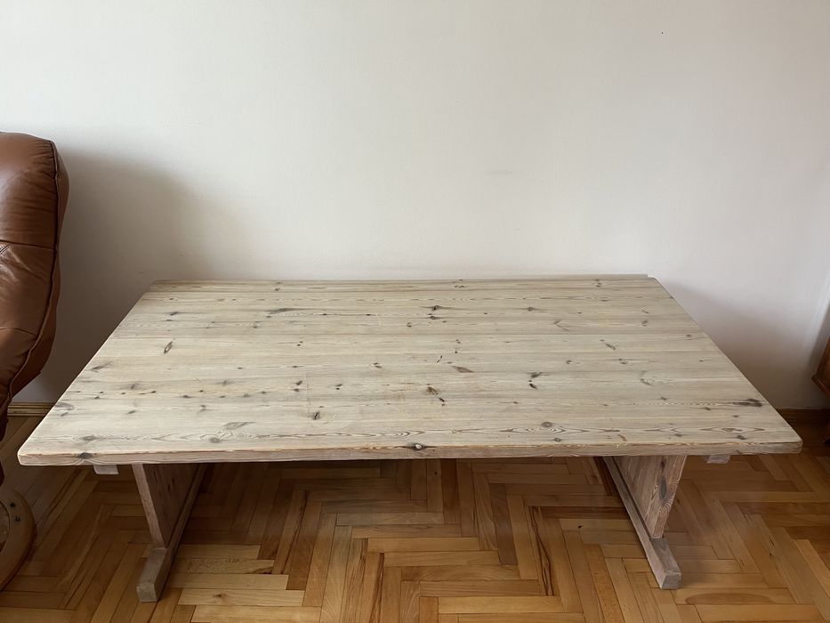 Стіл деревʼяний