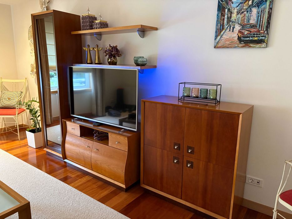 4 Móveis Sala em Cerejeira – Mesa Centro, Móvel TV, Vitrine e Aparador