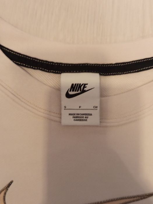 Biała bluza nike