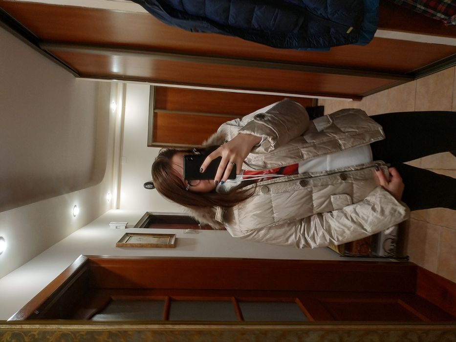 Kurtka puchowa zimowa ciepła kremowa z liskiem kołnierzem modna bomber