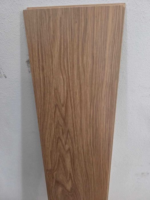 Pavimento Flutuante Tarkett AC4 / AC5 – Lote Completo (Novo)